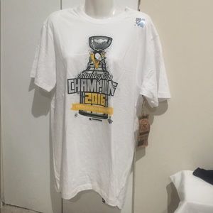 Bundle White T shirt  M and black  T shirt S 👕👚